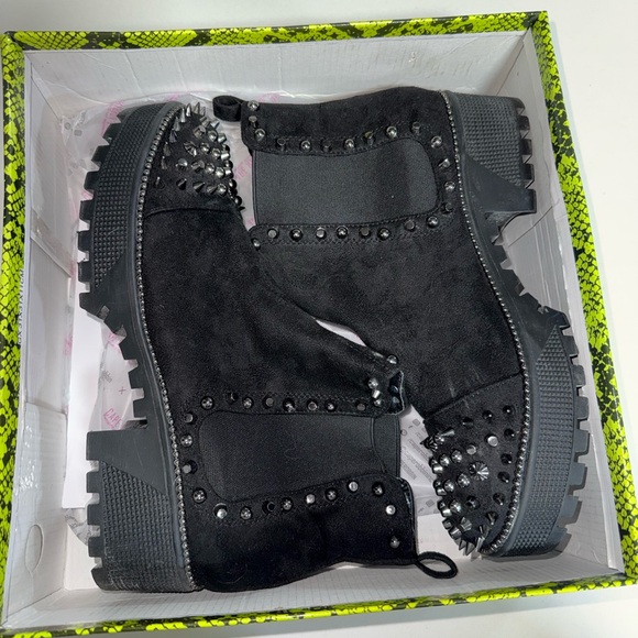 Shoes - Cape Robbin Spiky Studded Black Chelsea Combat Boots 10